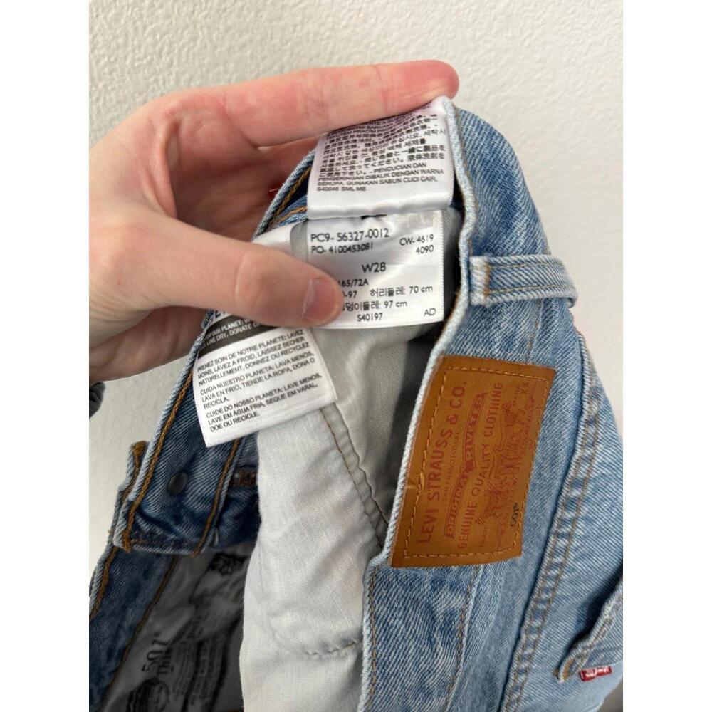Levi’s 501 shorts size 28W 
Maybe faint stain on back see photos - Picture 4 of 5